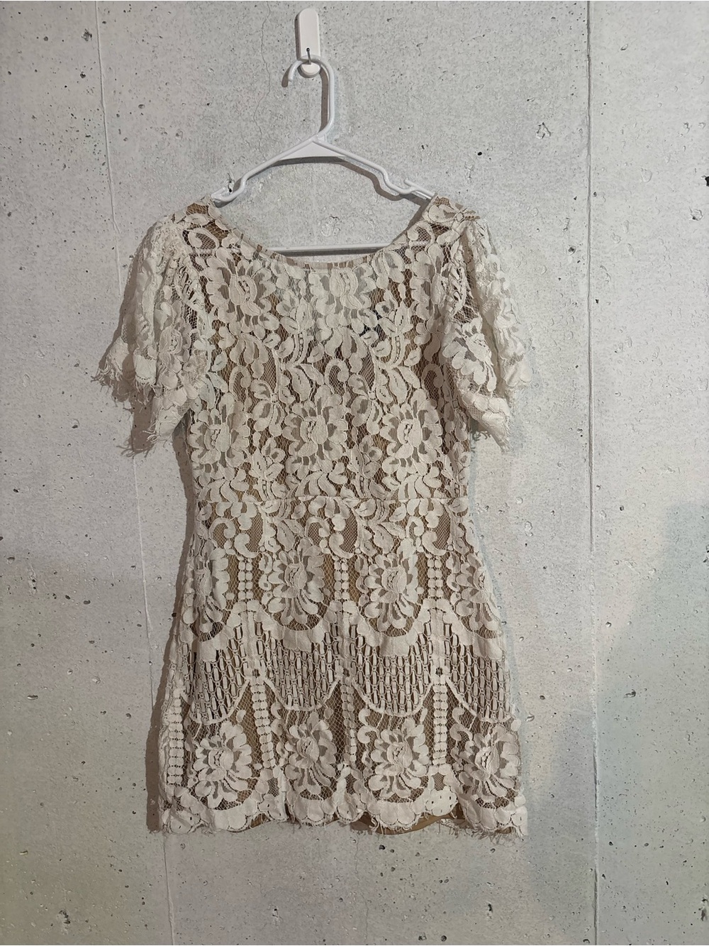 Lulus White Floral Lace Dress Nude Tan Lining Flutter Sleeve | Size: Large